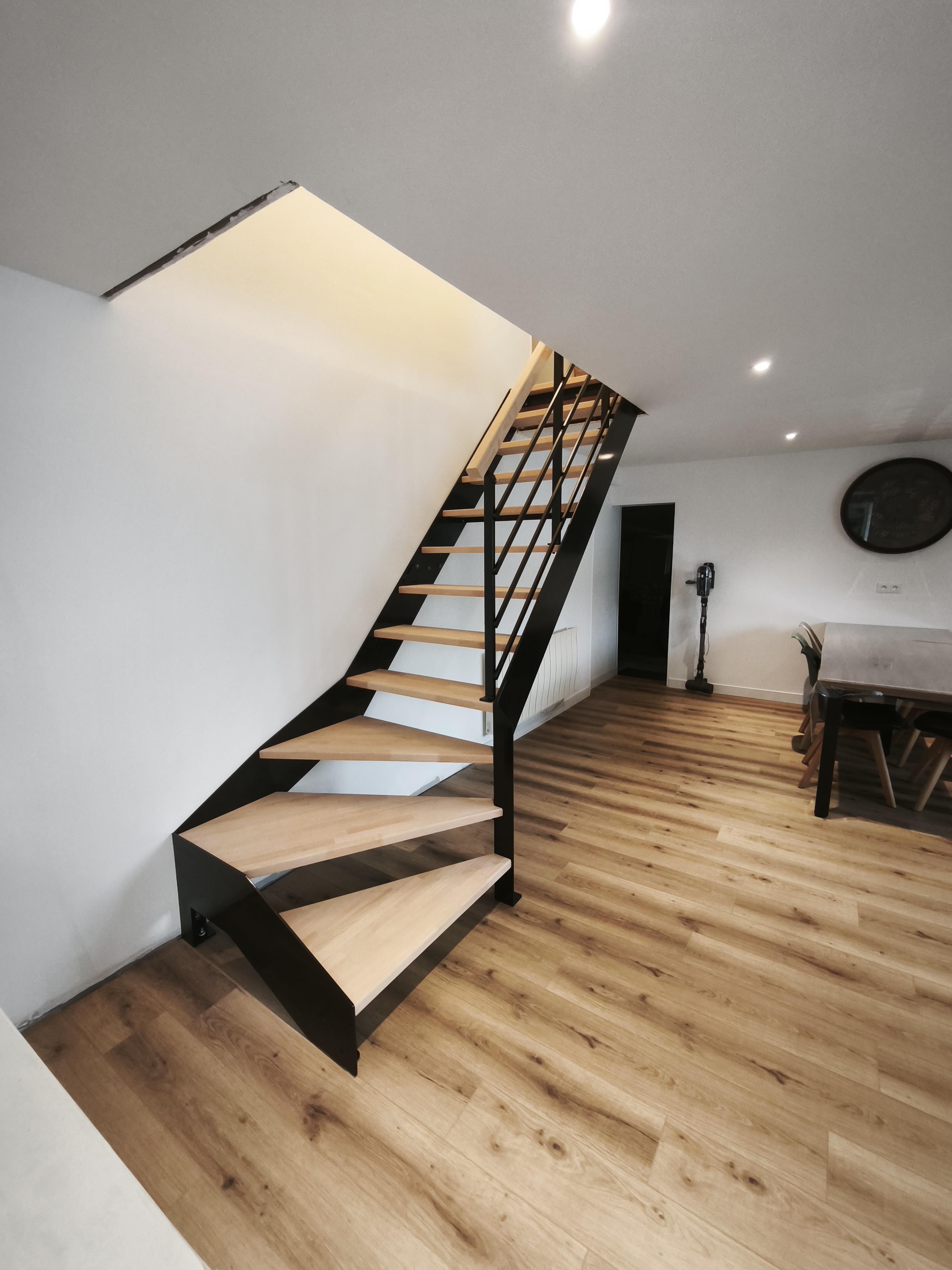 FG menuiserie : création et réalisation d'escalier en bois ou en métal, de style contemporain ou avec agencements utiles