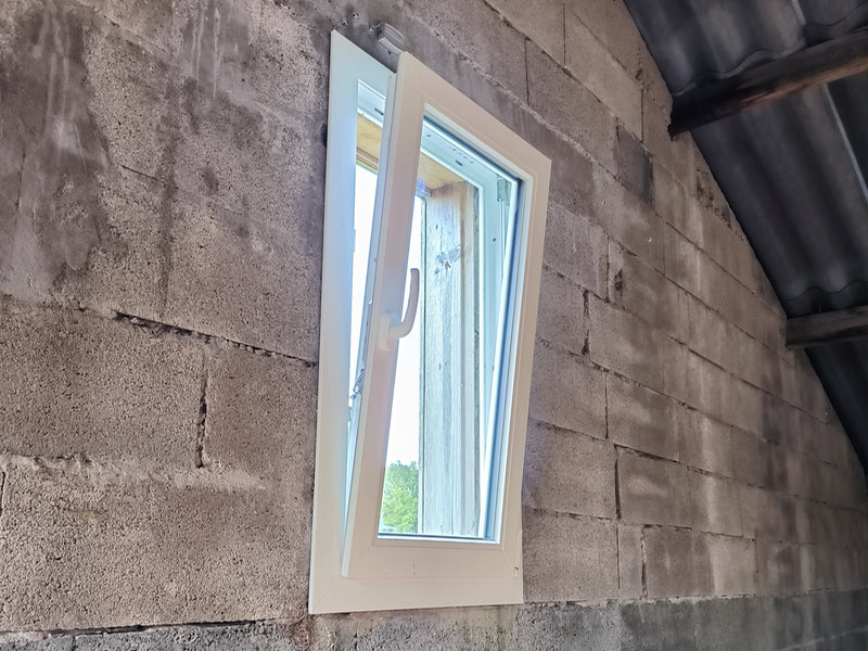 Pose et templacement d'ouvertures bois ou PVC : fenêtres, portes, baies vitrées